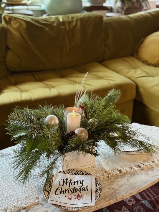 "Vintage Christmas" Holiday Arrangement