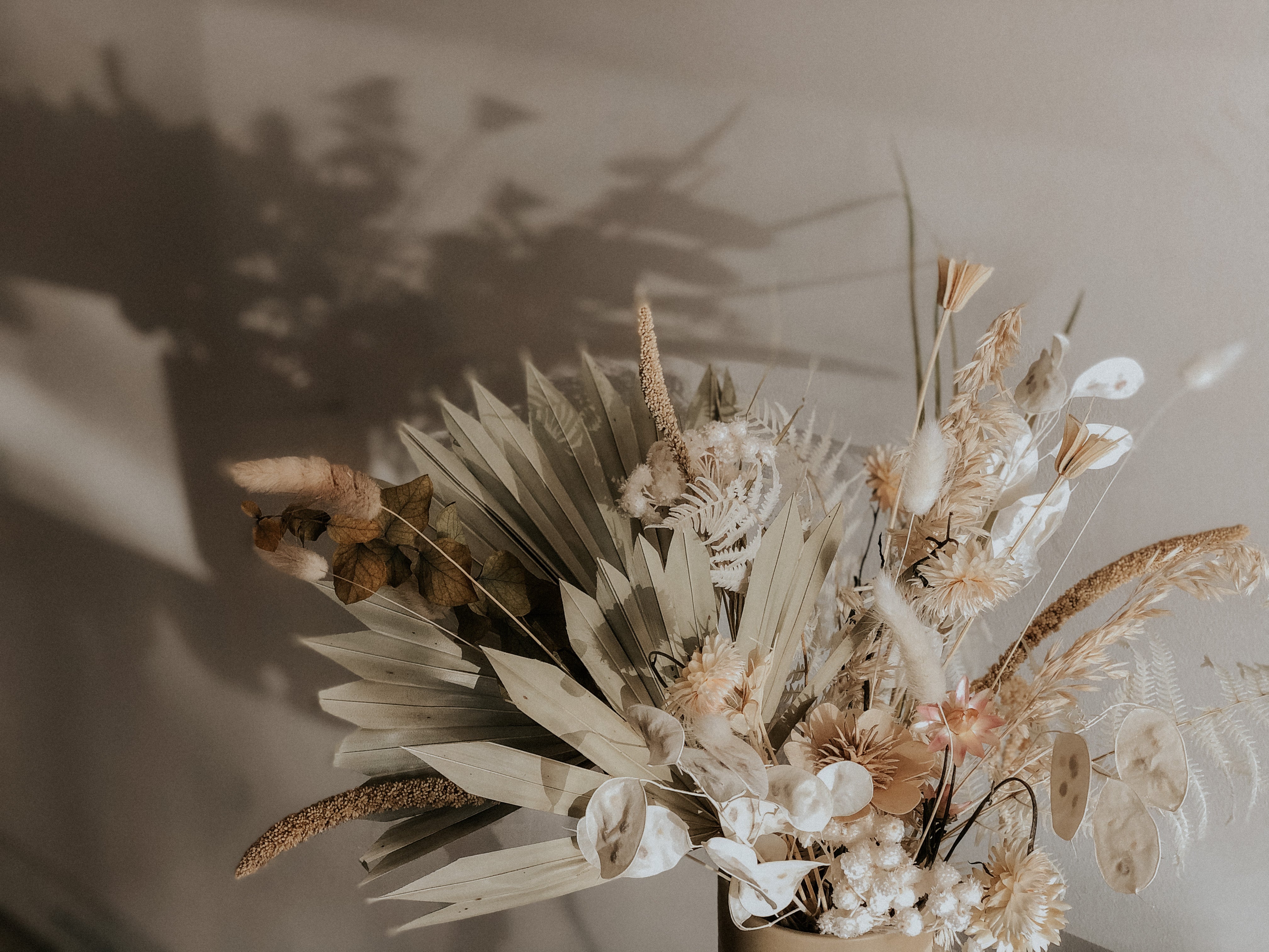 Neutral Dried Floral Arrangment