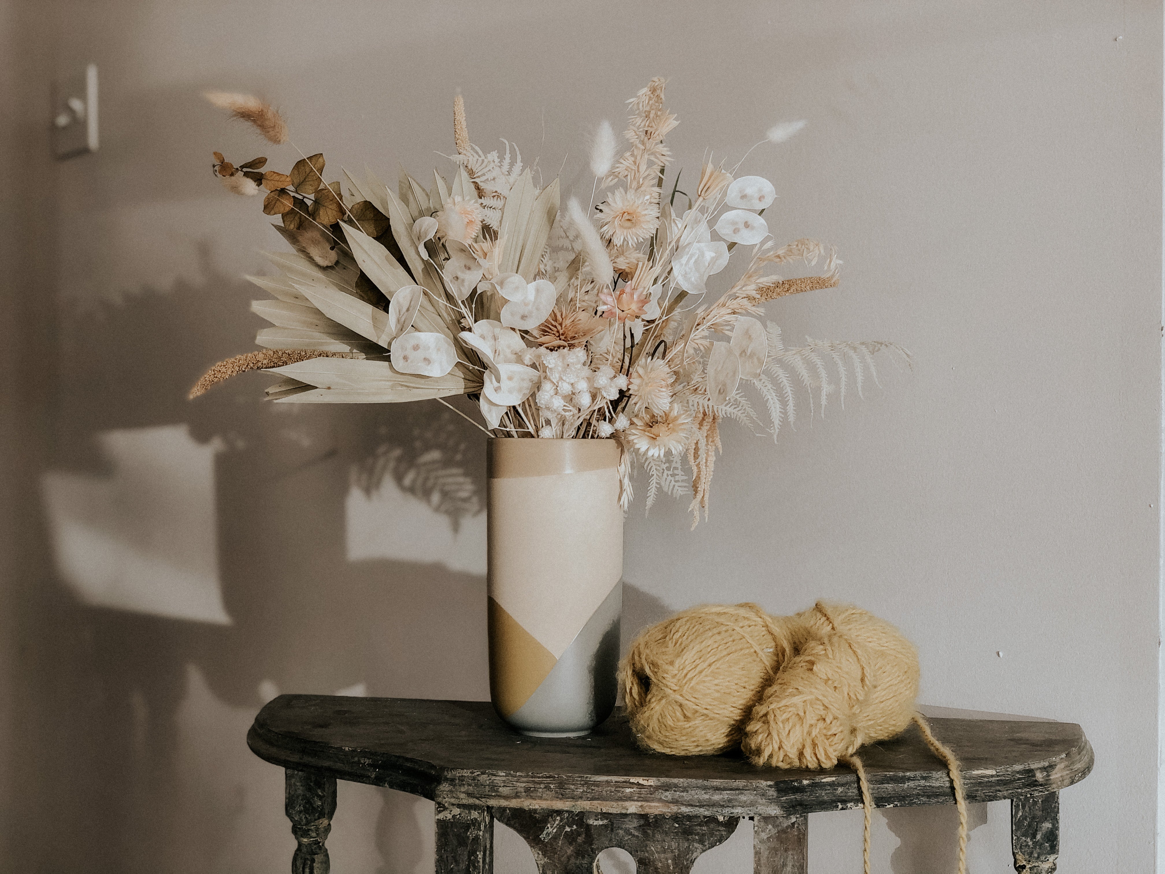 Neutral Dried Floral Arrangment