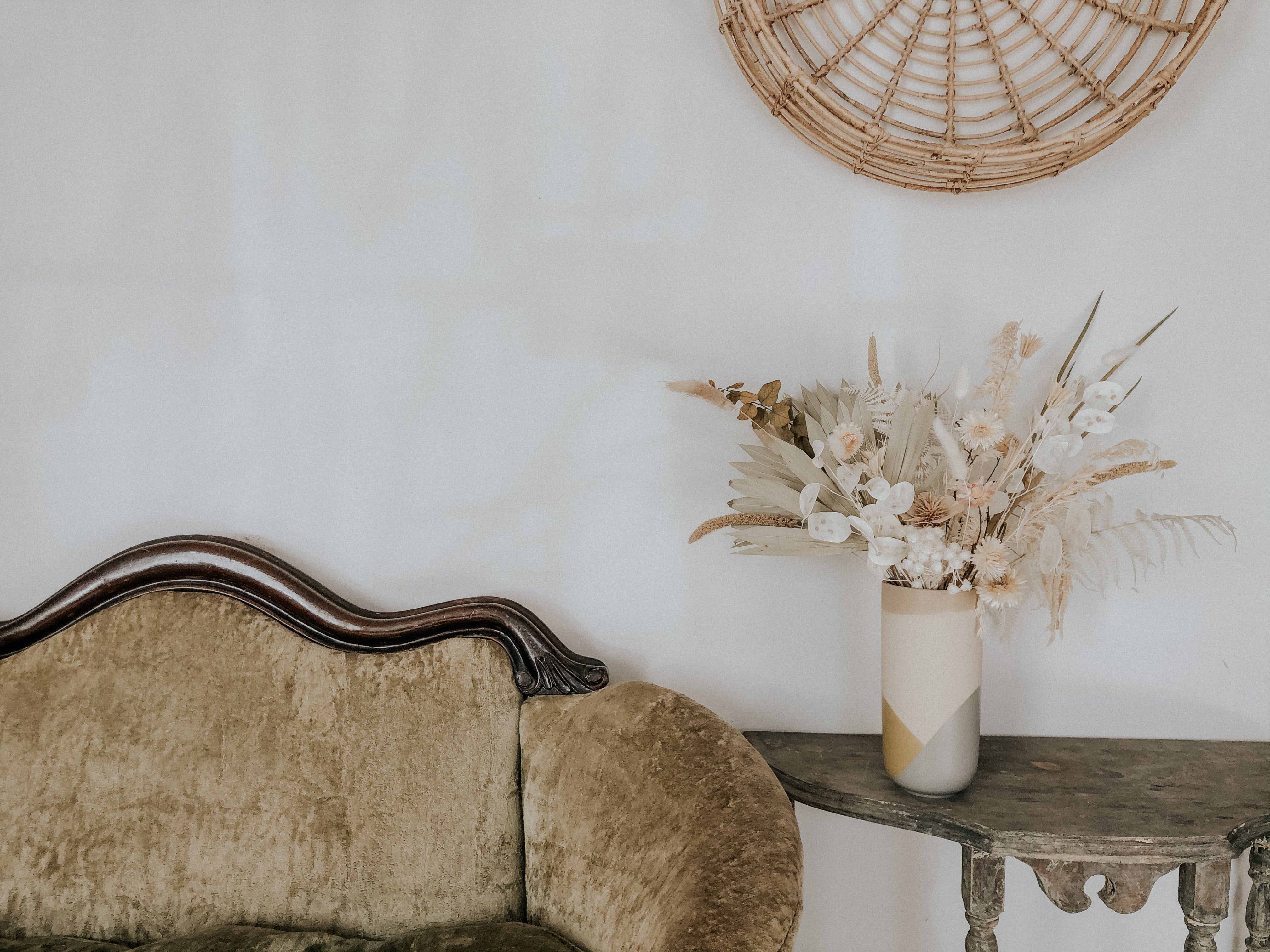 Neutral Dried Floral Arrangment